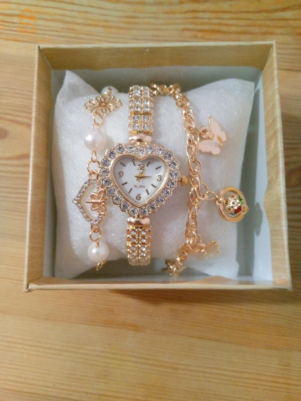 ساعة و مجوهرات