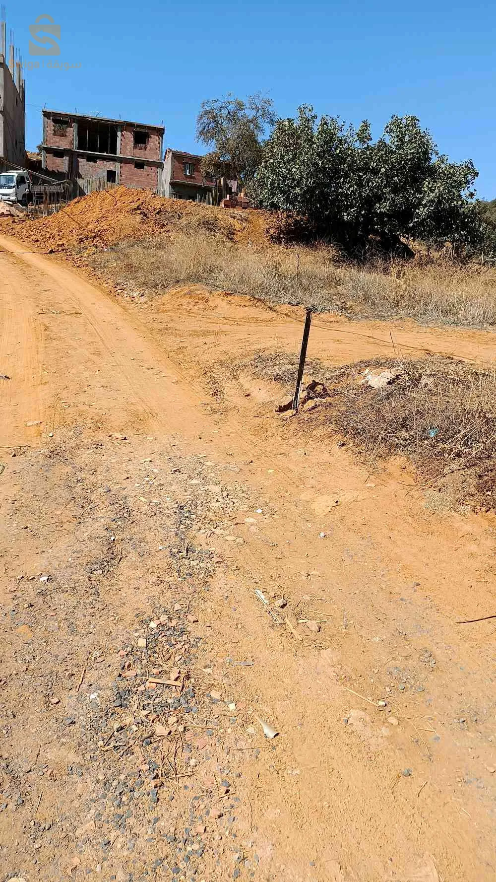 قطعة ارض مساحتها 285