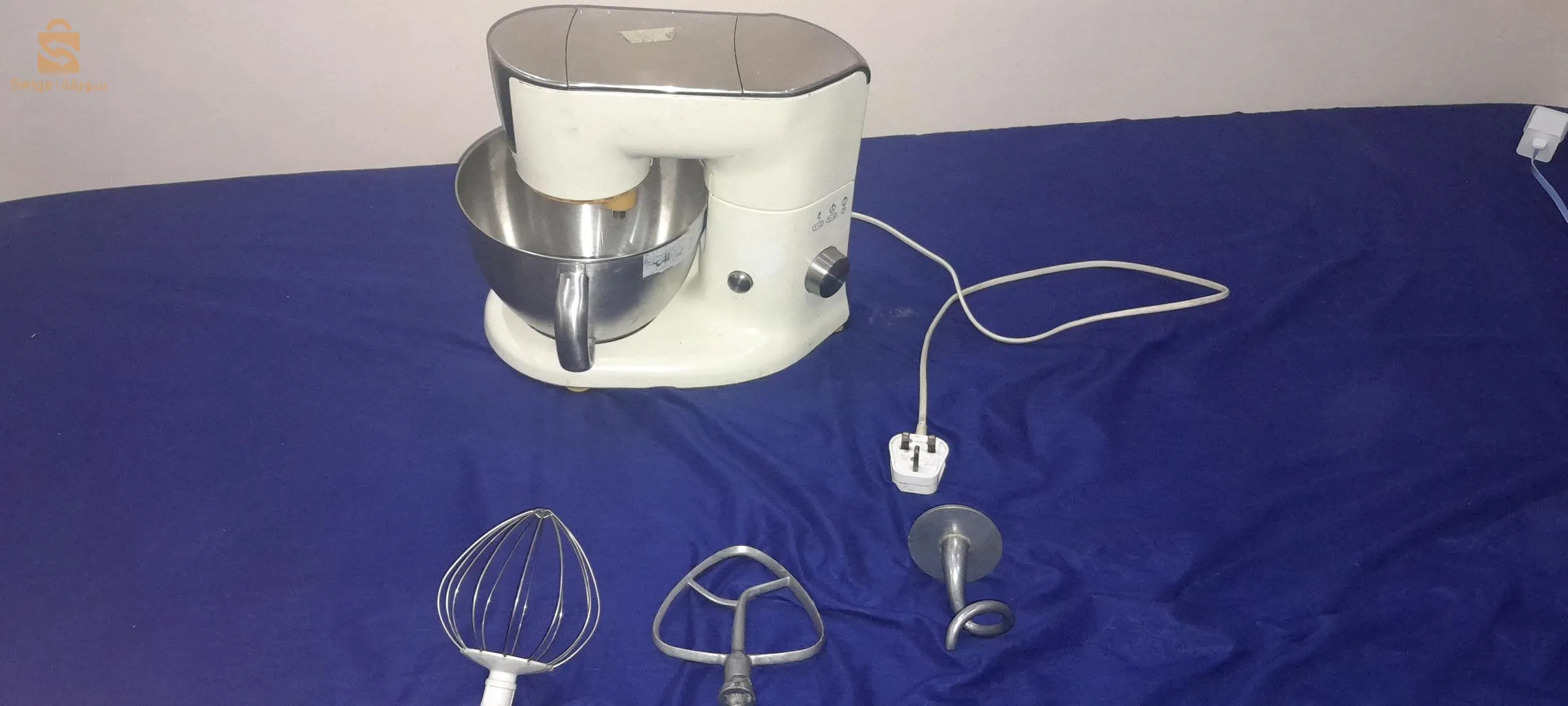 عجان ألي فليبس