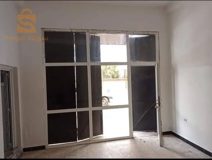 محل للكراء في بوزريعة لافونطون مقابل الدرك الوطني نظيف وواسع ويمشي كلش 
حومة فيها غاشي والكرية بالعام وكاين مساعدة
