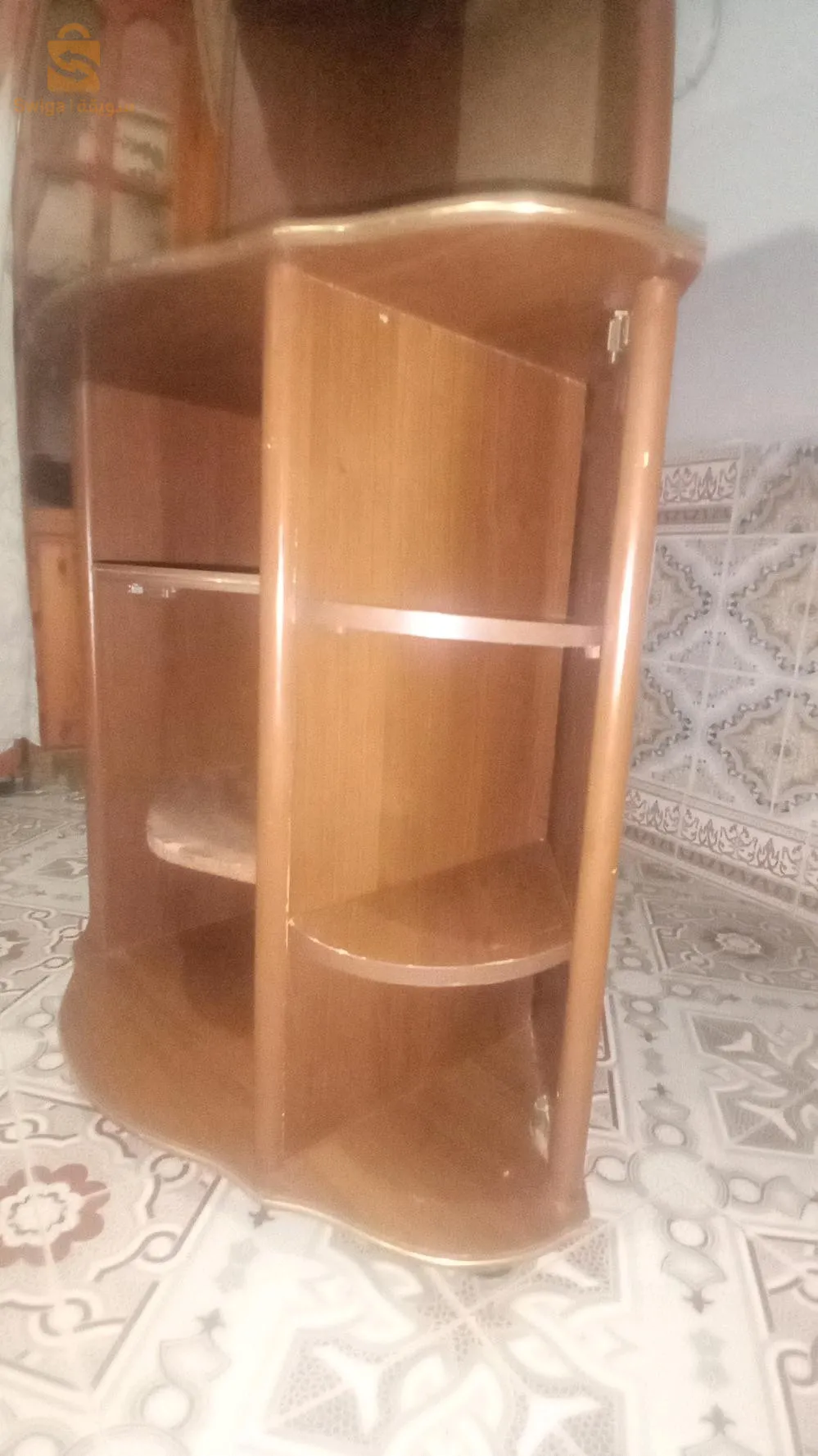خزانة منزلية  مخصصة لوضع التلفاز