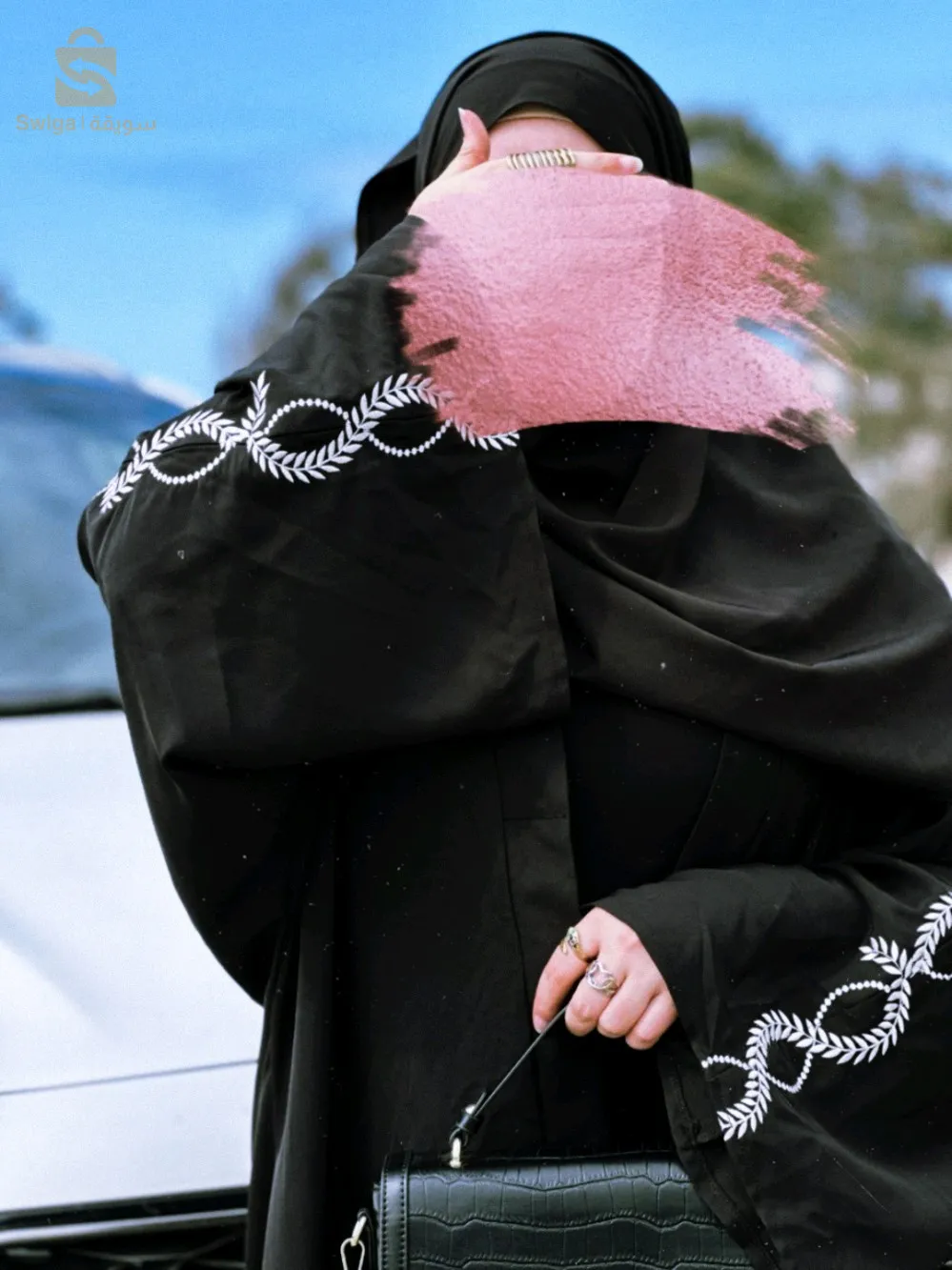 عباية مطروزة