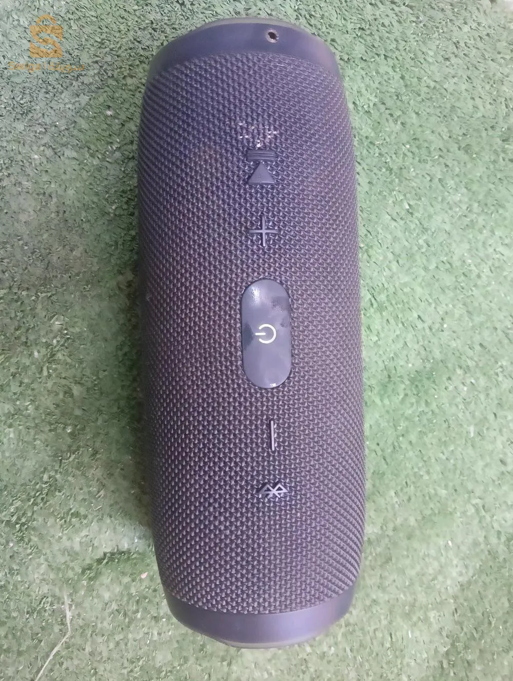 مكبر صوت من نوع jbl