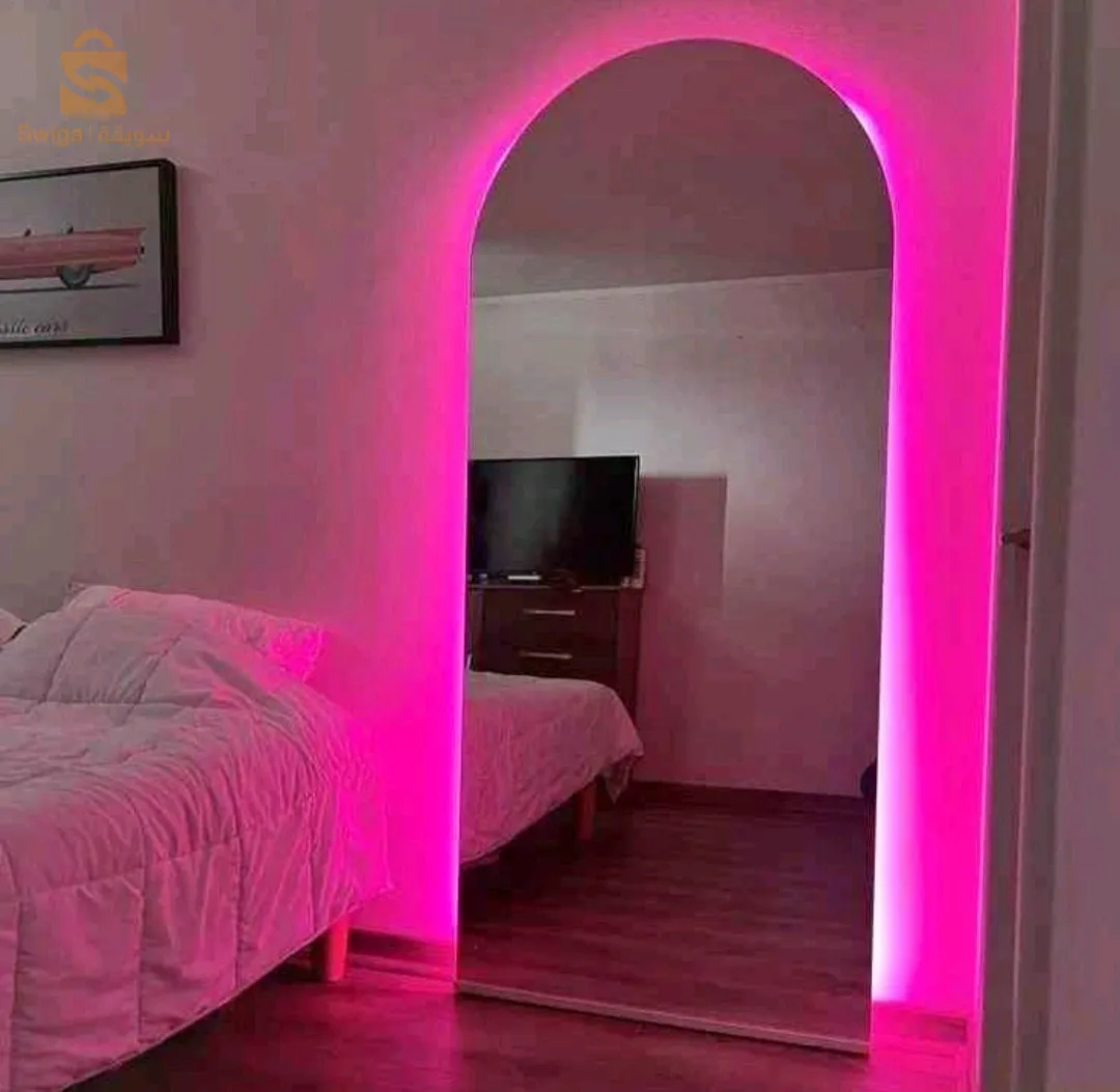 مرايا مضيئة