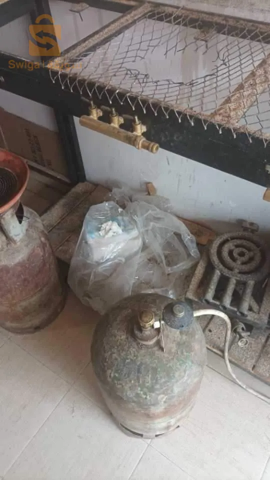 طابونات للبيع فيها ربعة ريشويات