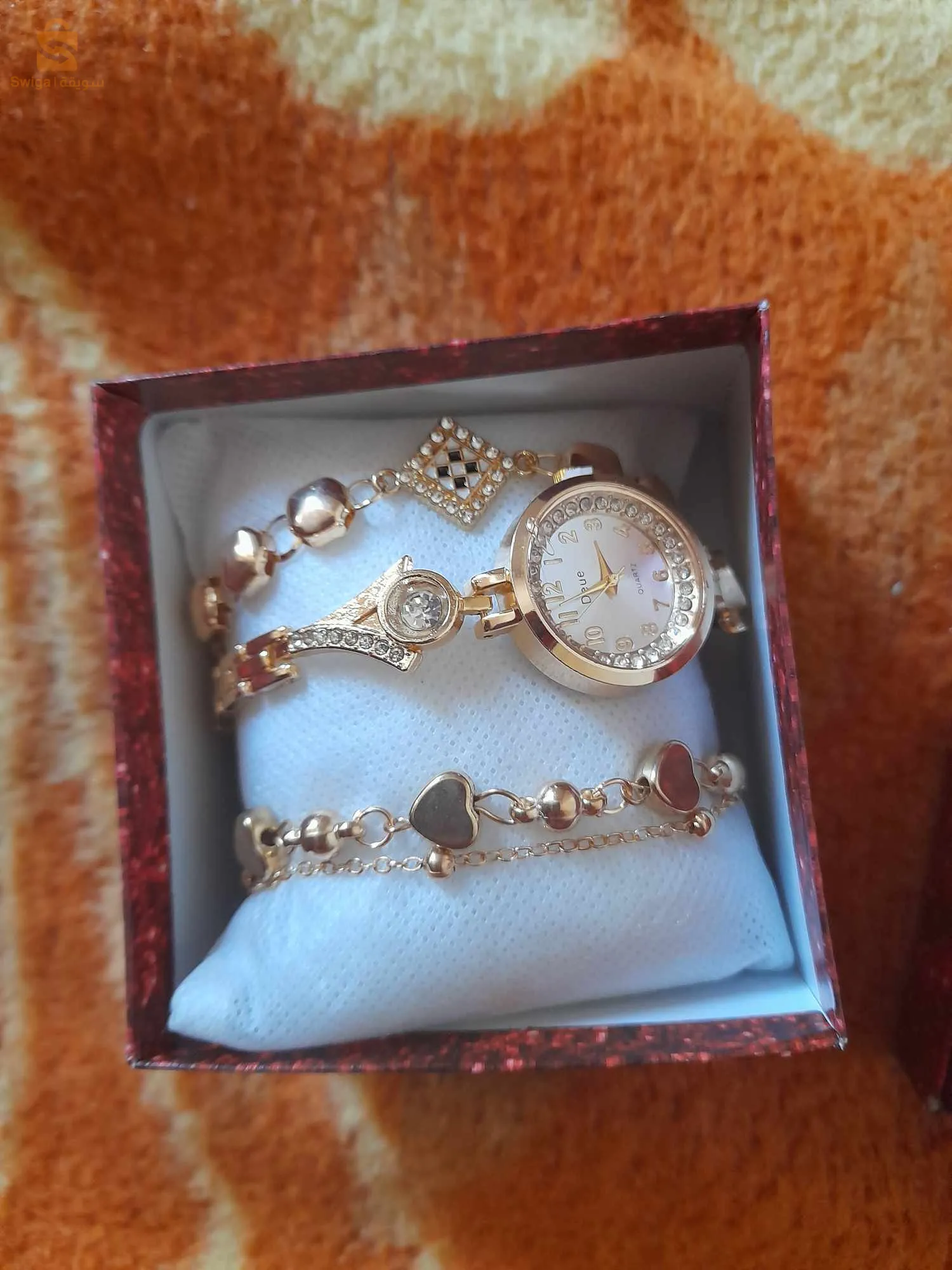 ساعة يد نسائية مع 2 غورميت