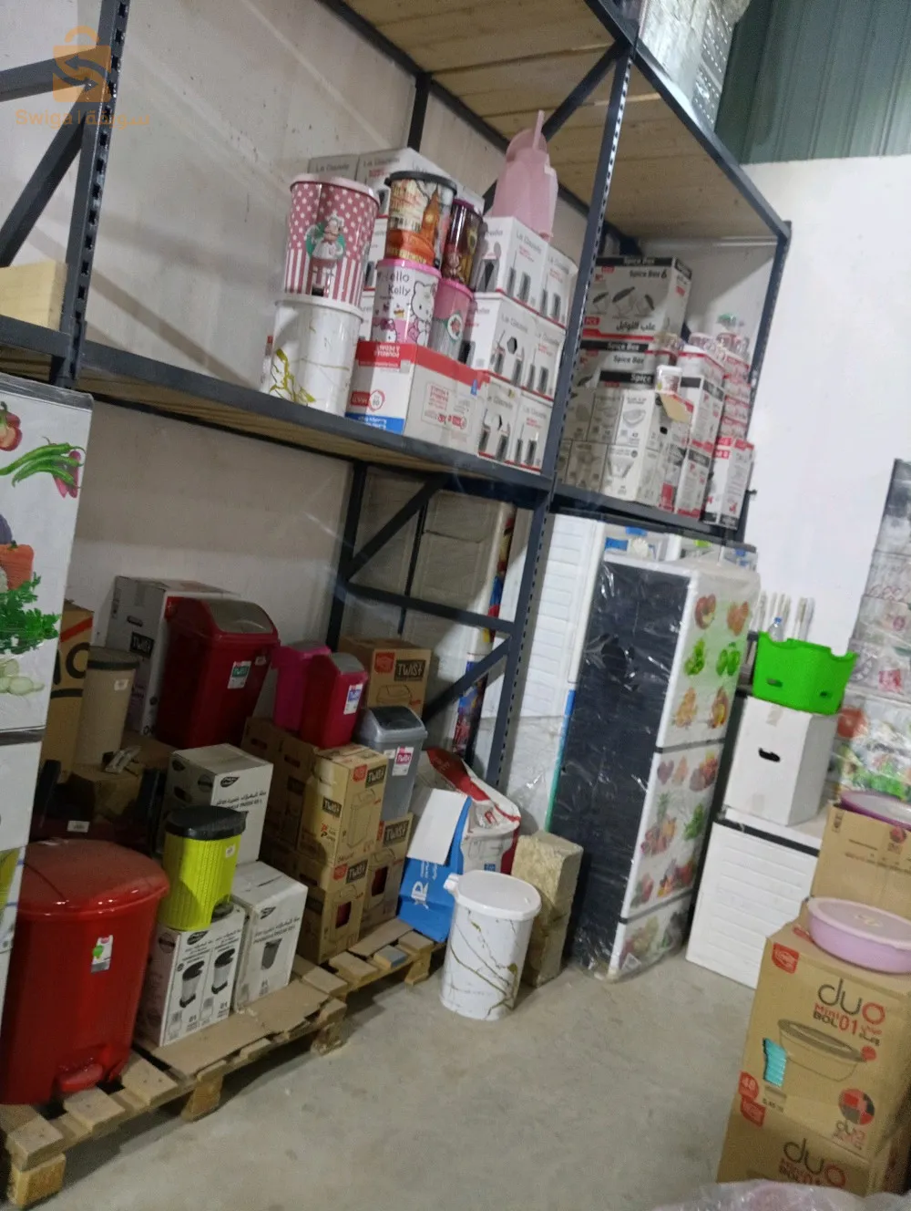 اواني بلاستيكية بالجملة