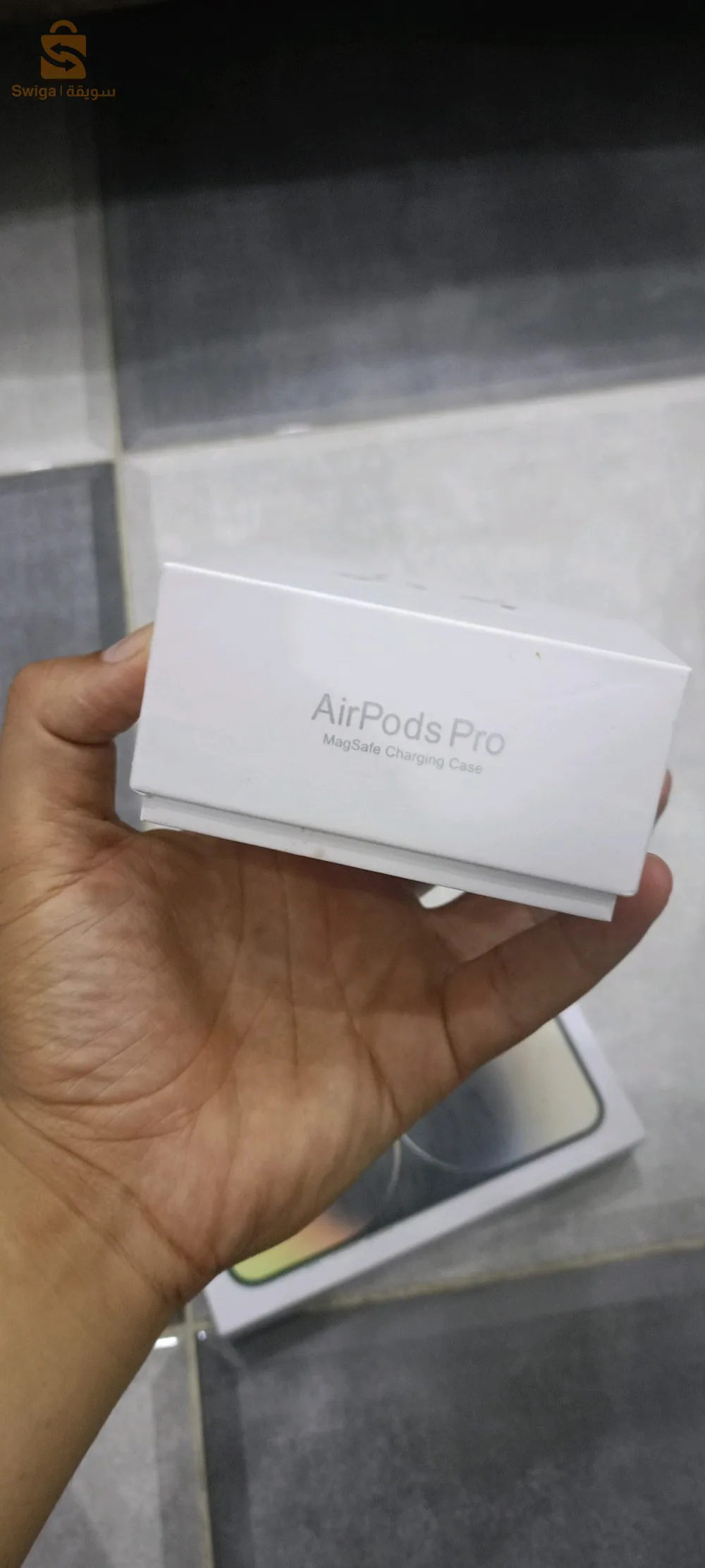 جديد لم يشعل بعد مع سماعته الأصلية