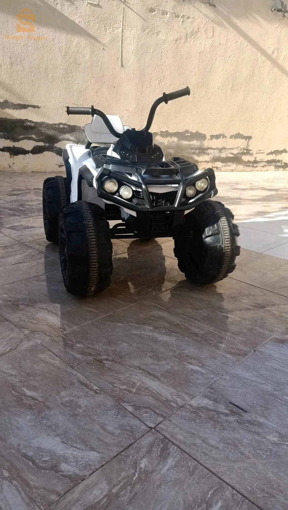 سيارة اطفال