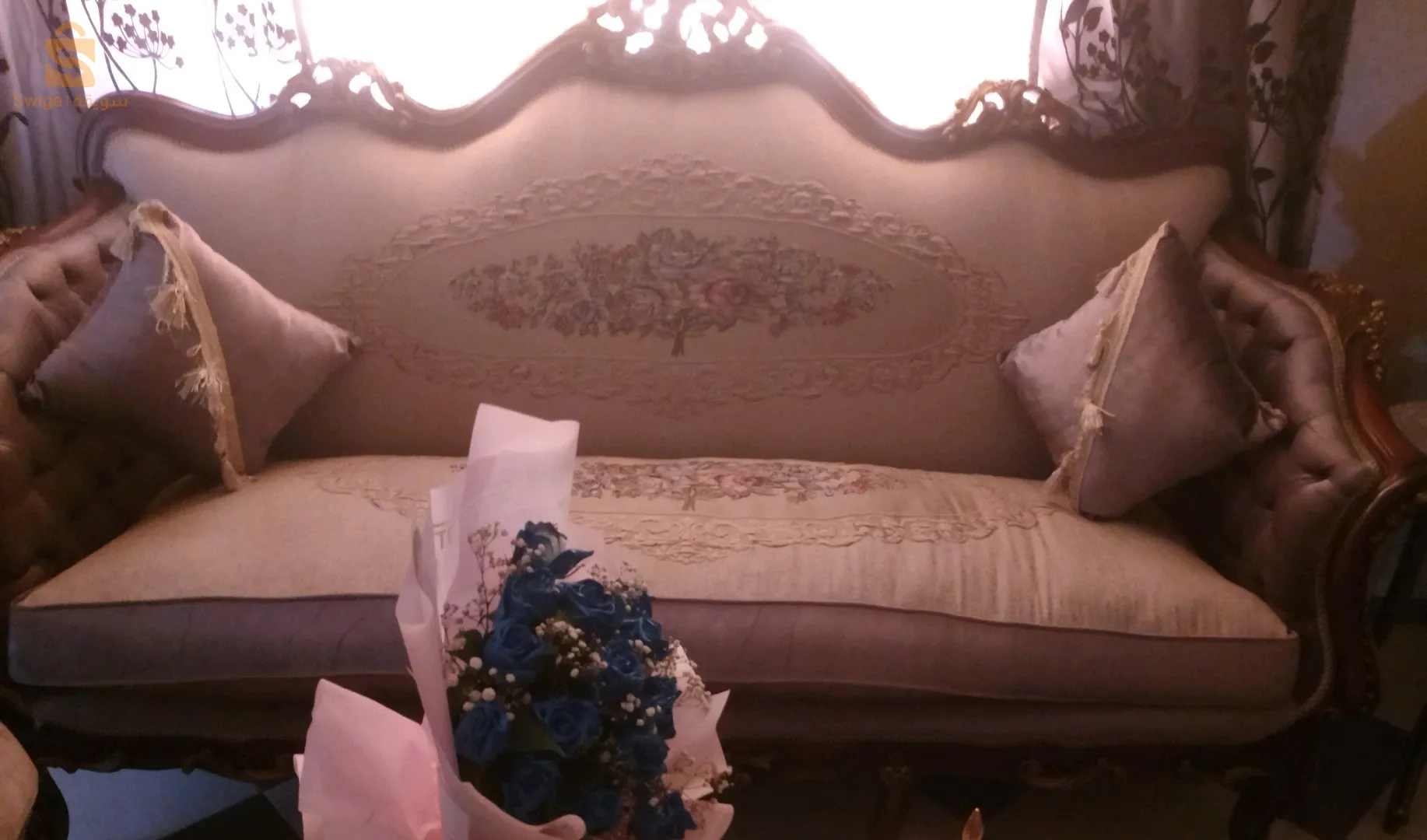 salon égyptien bois rouge neuf