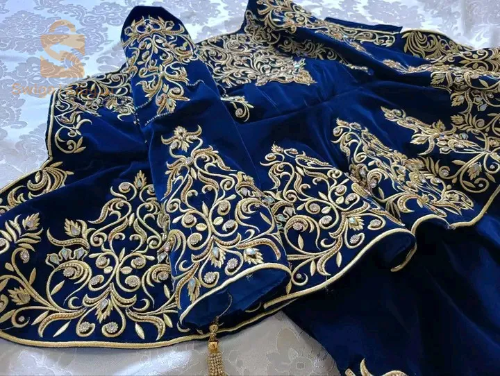 كيما وعدتكم نوفي بوعدي 💍🥀
اذا مدرتيش هدا في تصديرتك غير مكلاه تقوليلهم موتو 🤭🤭😂
كراكو مودال لي راهو داير حالة 
شعرة حرة وعقاش حر مخيط خيط وبرا 
قماش كاين 4 انواع 
قطيفة جبوناز وستان وكراب سعر 3ملاين وتوصيل مجاني 
قطيفة المون 38000دج وتوصيل مجاني 
الالوان 
نواغ وقرونة وغوز فوشيا وبلو غوا وبلونوي وباج غوزي واحمر واخضر وفاغ دو وبلو بترولي