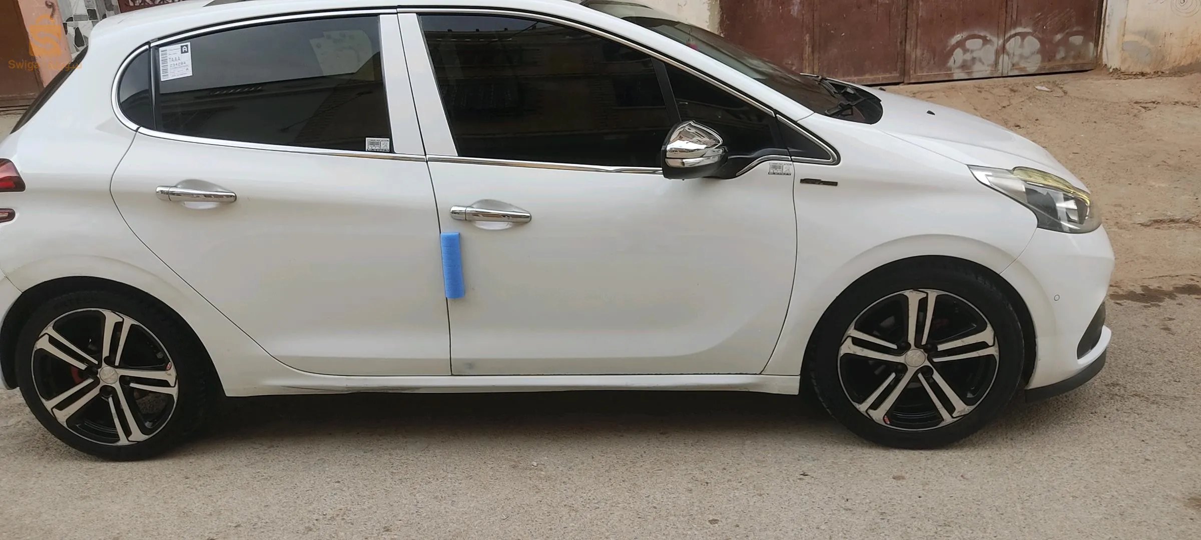 سيارة 208 جديدة