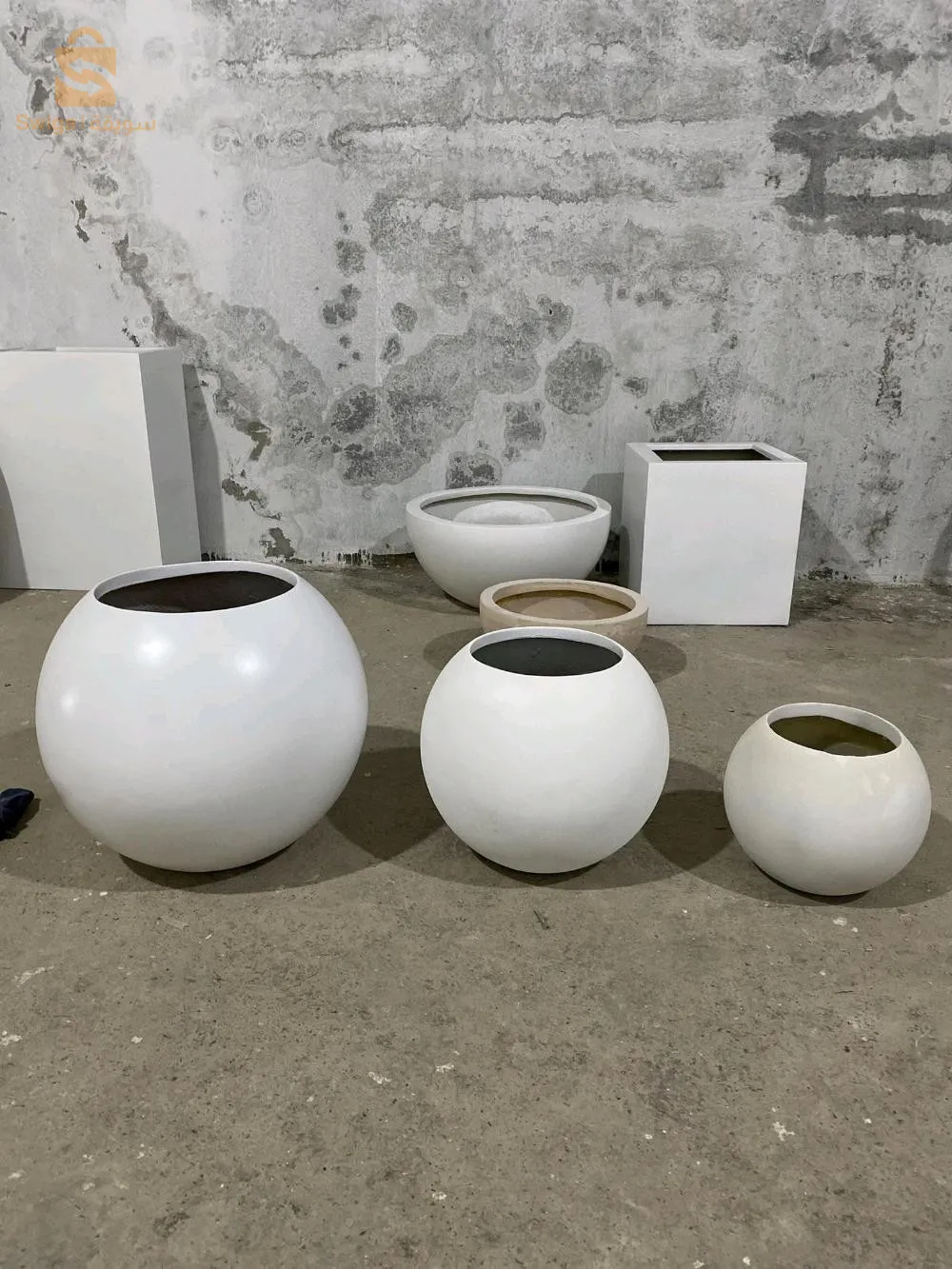 pot de fleur en polyéthylène et en résine pour décoration intérieur et extérieur محابس