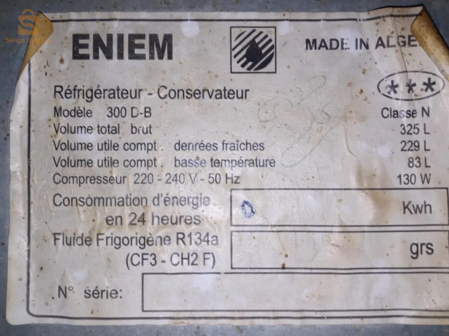 réfrigérateur ثلاجة من نوع اينيام مستعملة في المنزل ، بحالة جيدة ، فيها مشكل خفيف مديرش لاقلاص