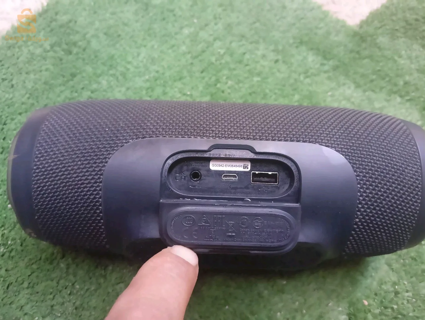 مكبر صوت من نوع jbl