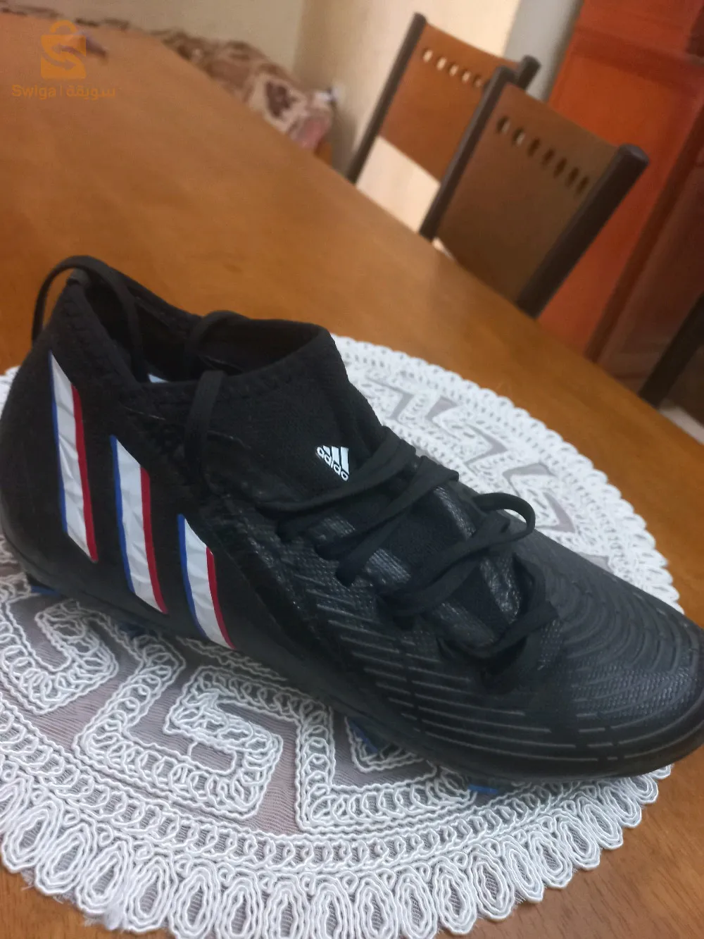 soulier d'origine  jamais utilisée prix 8000da 39 pointure