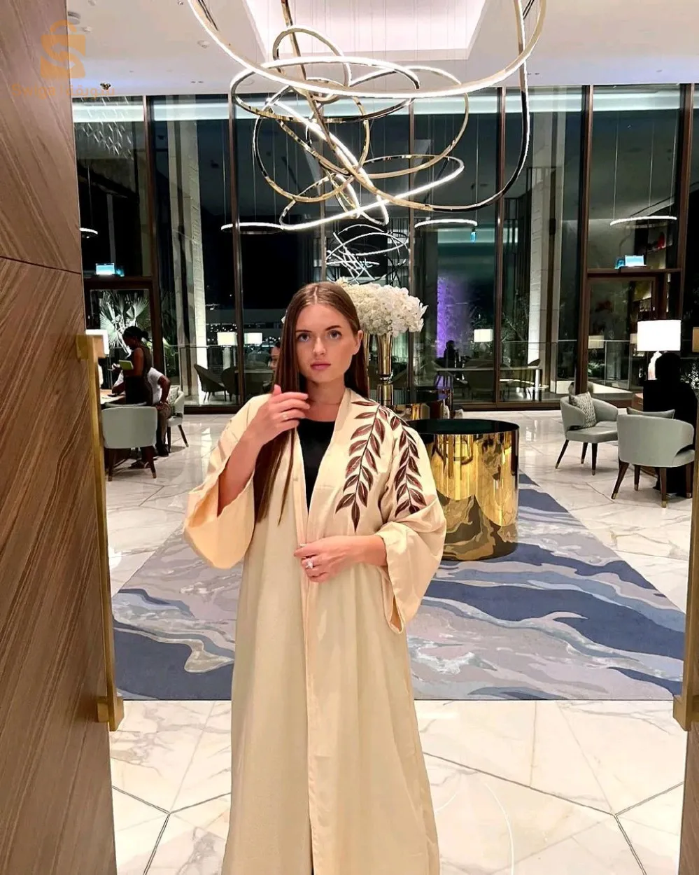 عباية الريشة + فستان داخلي