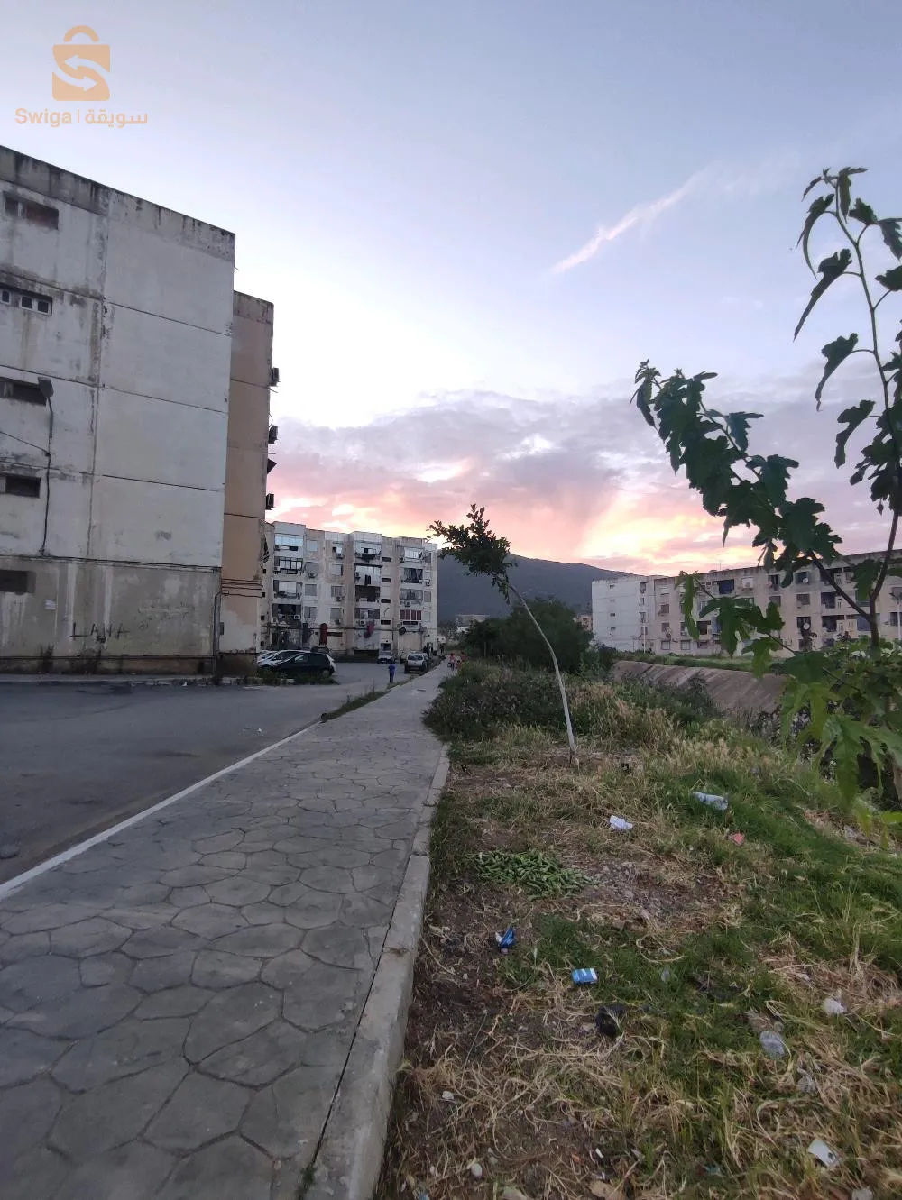 appartement F3 les allemands 11 éme 
5 éme étage coopérative garde 
Le soleil passe dessus toute la journée Surplombant les montagnes siraydi belle vue