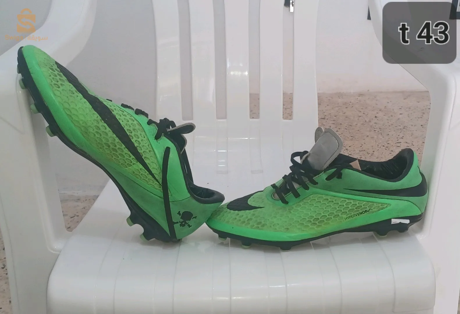 أحذية رياضية كابة