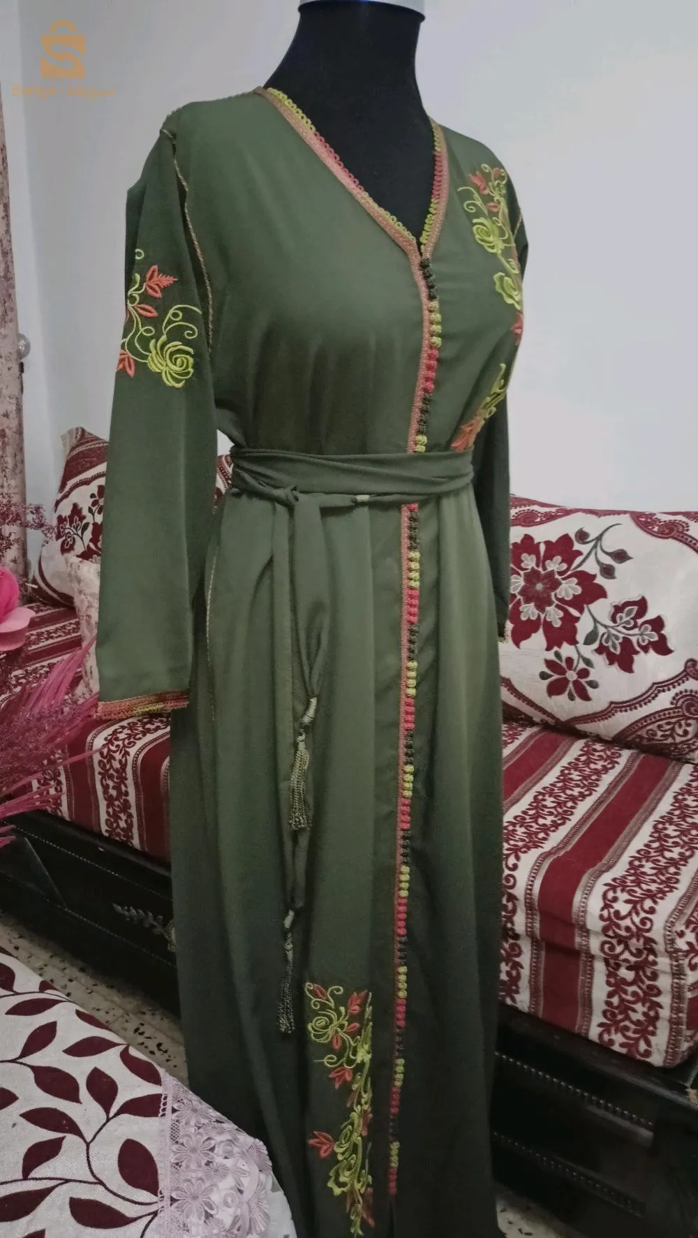 Caftan à la broderie electronique