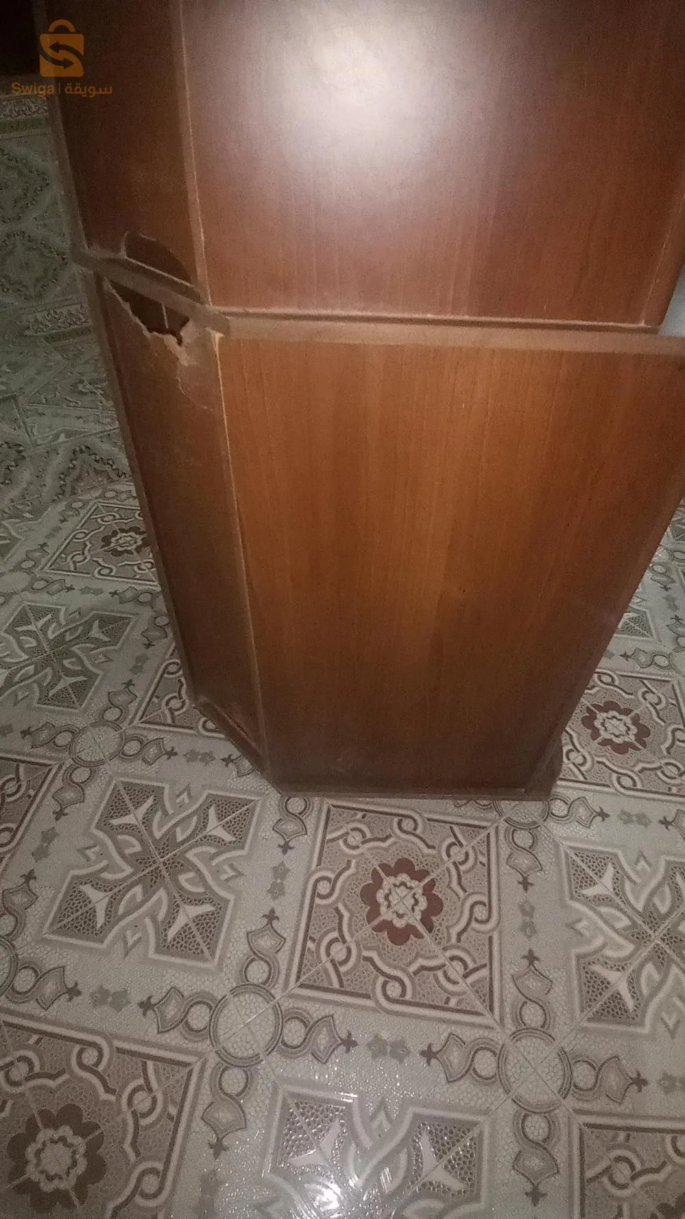 خزانة منزلية  مخصصة لوضع التلفاز