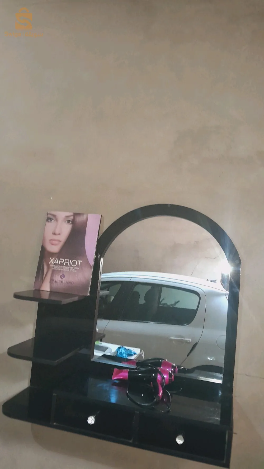 طاولة حلاقة للنساء