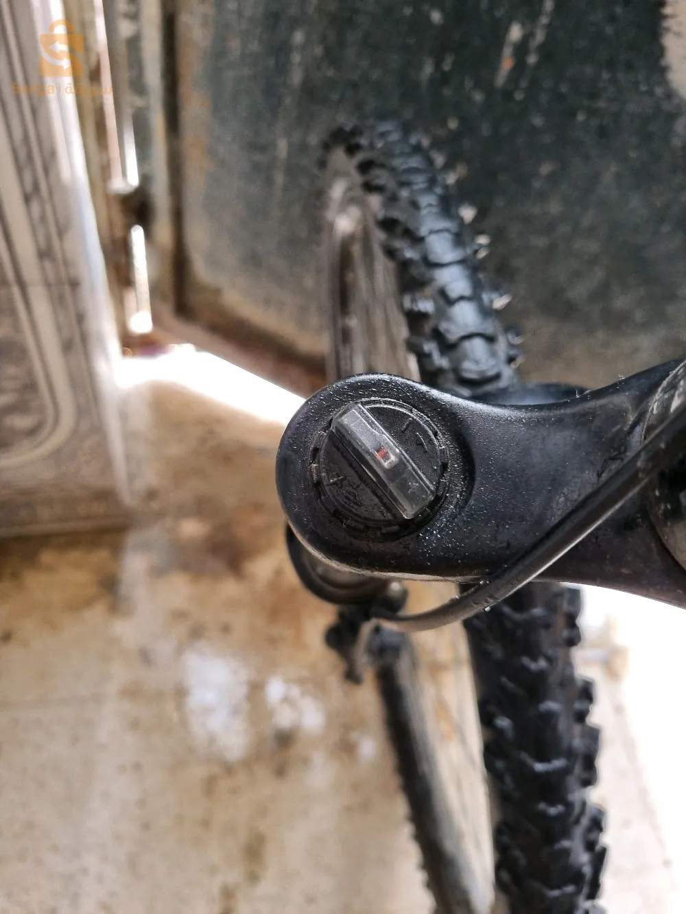 vélo de montagne 
marque scraper 
tt est d'origine 
avec une double suspension 
et frêne disque 
des pneus Michelin 
vitesse 9/3 chimano 
nmr: 0781682599