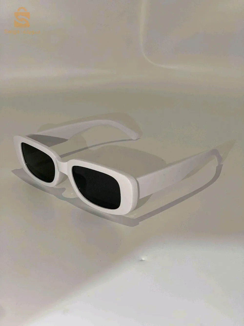 نظارات شمسية من أنواع مختلفة ذات جودة عالية و مقاومة للشمس و الاشعة الفوق بنفسجية و مقاومة للانكسار بأسعار خيالية