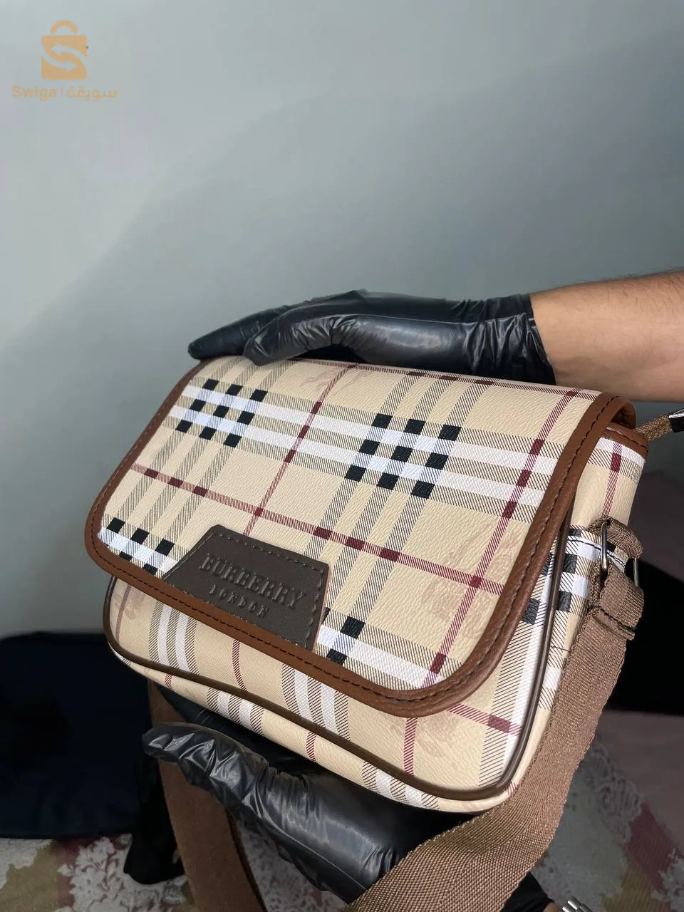 حقيبة رجالية ذات نوعية جيدة