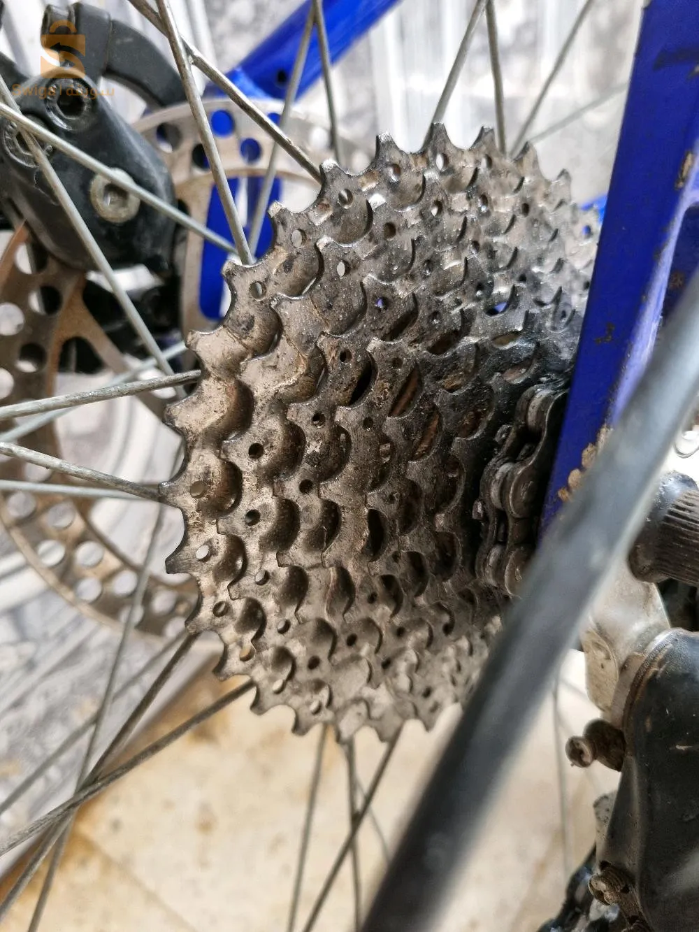 vélo de montagne 
marque scraper 
tt est d'origine 
avec une double suspension 
et frêne disque 
des pneus Michelin 
vitesse 9/3 chimano 
nmr: 0781682599