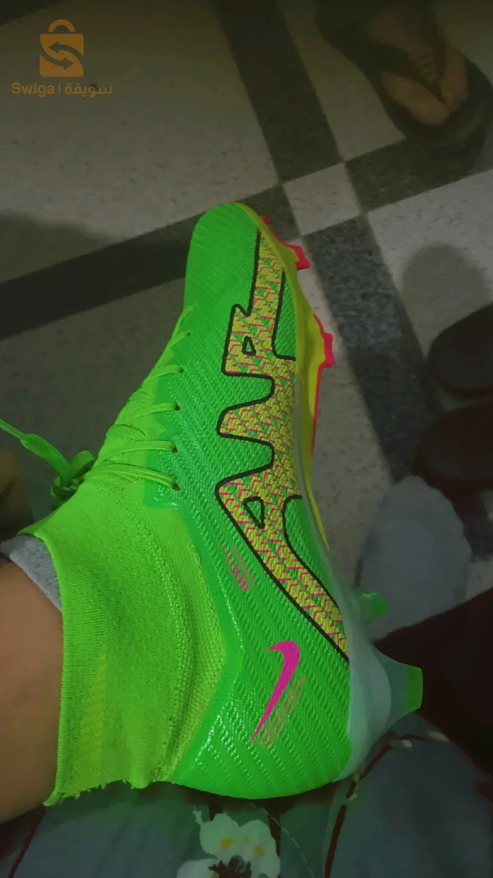 حذاء رياضي 
سولي