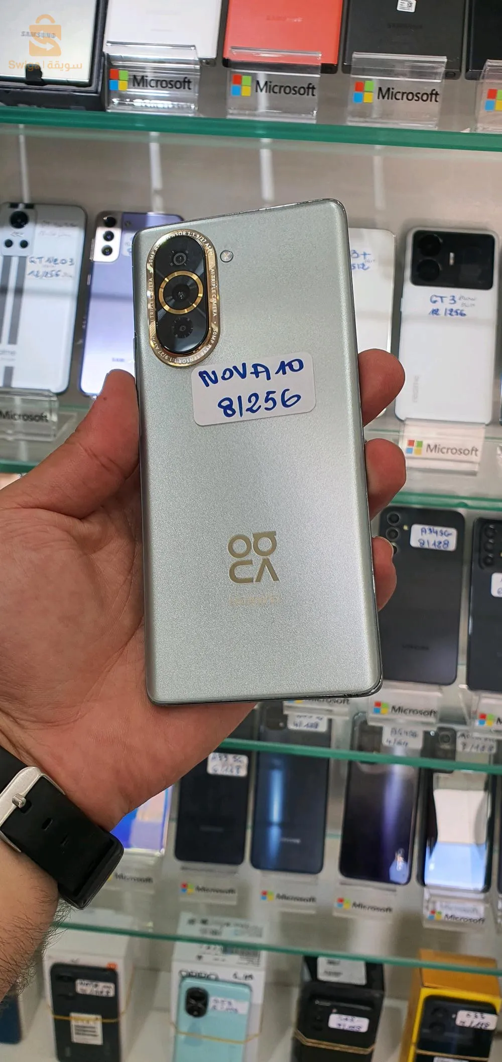 Nova 10
ram 8 
stock 256 
2 pus