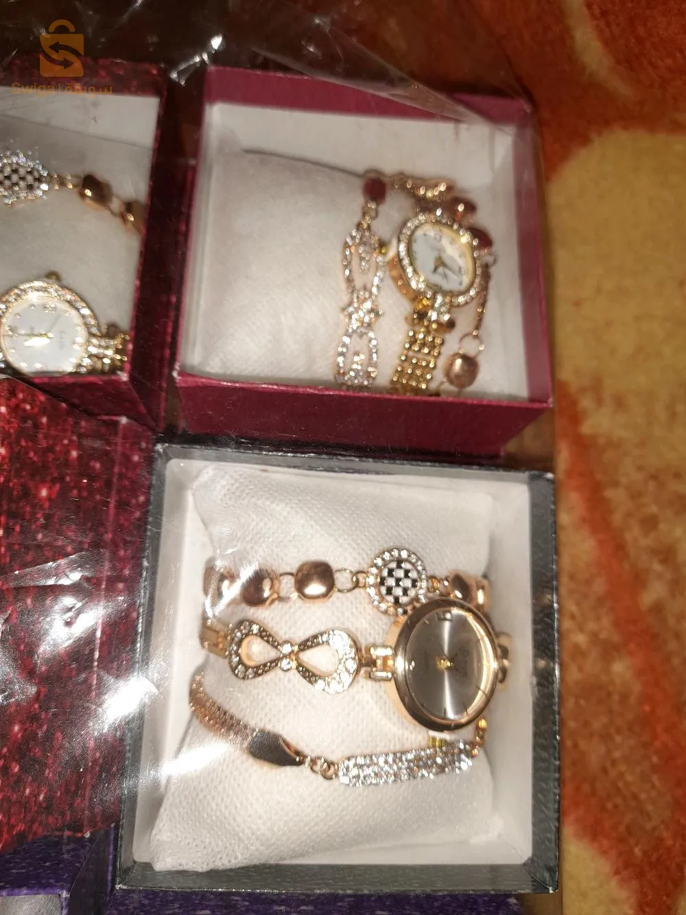 ساعة يد نسائية مع 2 غورميت