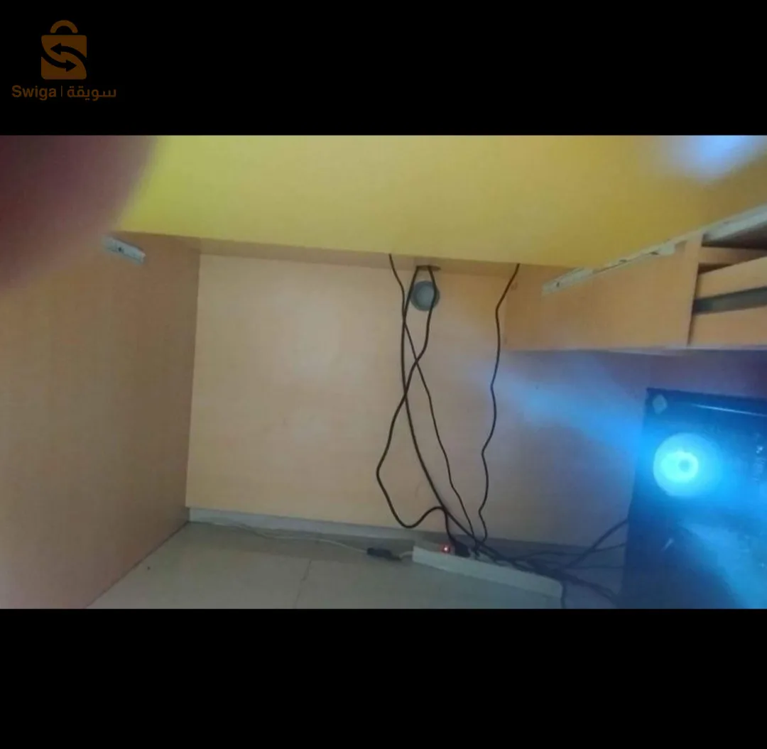 مكتب بمسافة 1.3 متر  للبيع