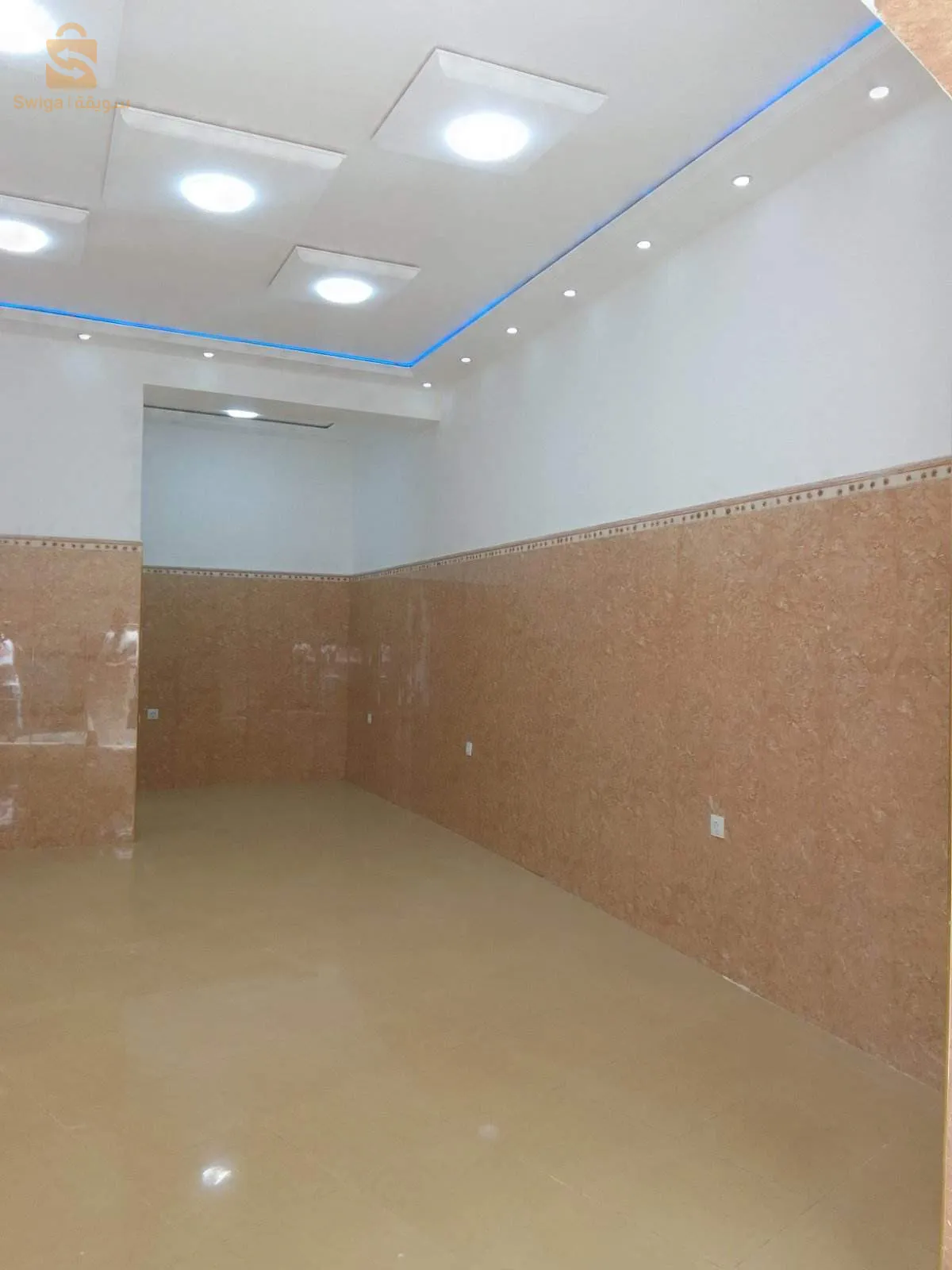 Local Semi Commercial Très Propre avec sous sol Alger Centre