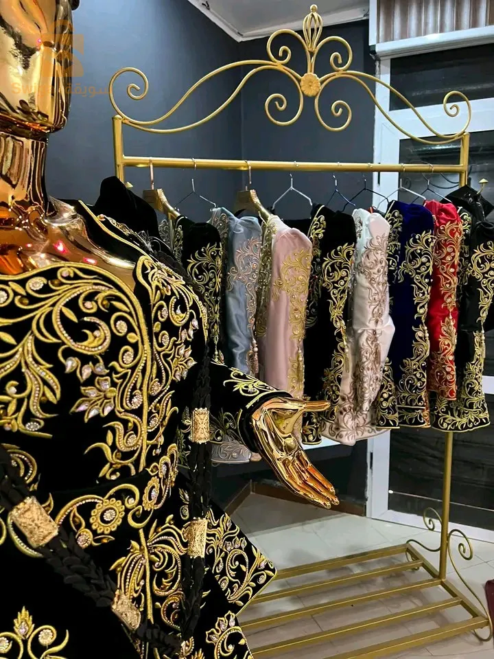 كيما وعدتكم نوفي بوعدي 💍🥀
اذا مدرتيش هدا في تصديرتك غير مكلاه تقوليلهم موتو 🤭🤭😂
كراكو مودال لي راهو داير حالة 
شعرة حرة وعقاش حر مخيط خيط وبرا 
قماش كاين 4 انواع 
قطيفة جبوناز وستان وكراب سعر 3ملاين وتوصيل مجاني 
قطيفة المون 38000دج وتوصيل مجاني 
الالوان 
نواغ وقرونة وغوز فوشيا وبلو غوا وبلونوي وباج غوزي واحمر واخضر وفاغ دو وبلو بترولي