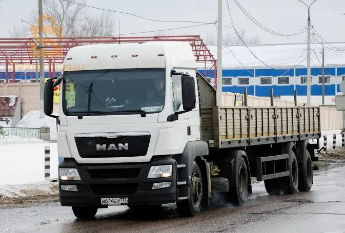 سائق شاحنة نصف مقطورة