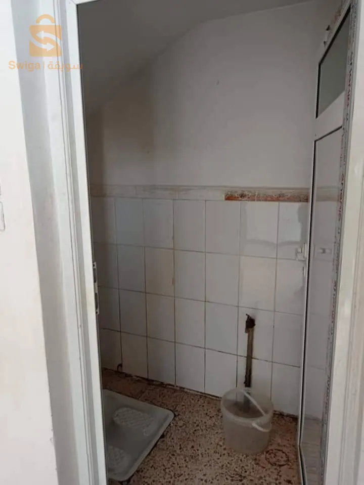 محل للكراء في بوزريعة لافونطون مقابل الدرك الوطني نظيف وواسع ويمشي كلش 
حومة فيها غاشي والكرية بالعام وكاين مساعدة