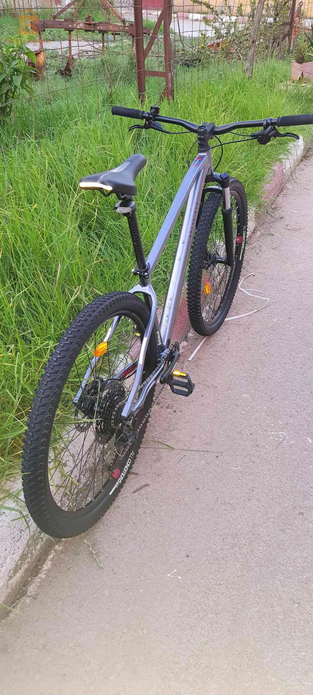 دراجة هوائية مشاءالله جديدة 
rockrider 29L