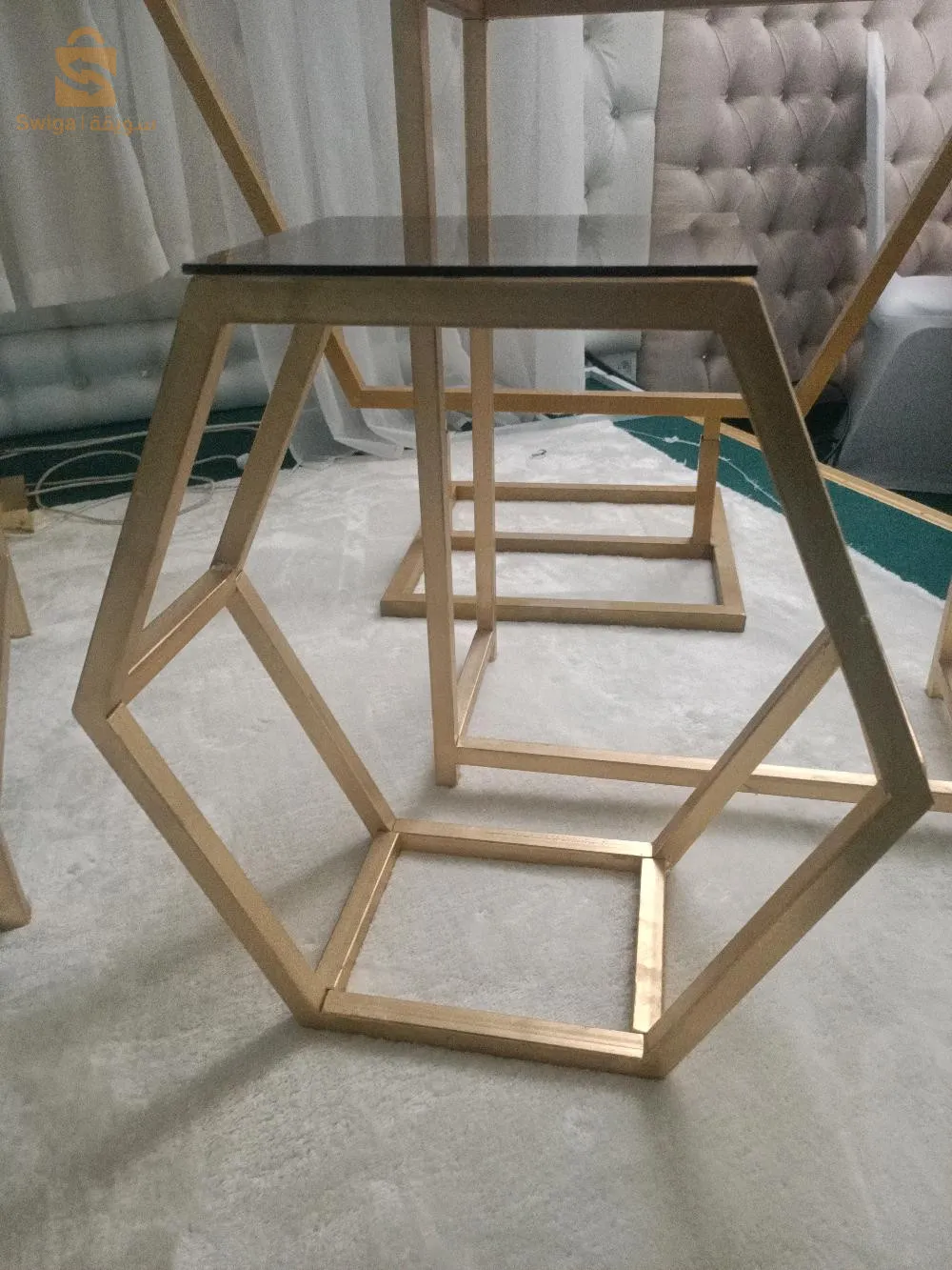 (Table de pièces montées+les tables de qoin+cercle de fleurs)