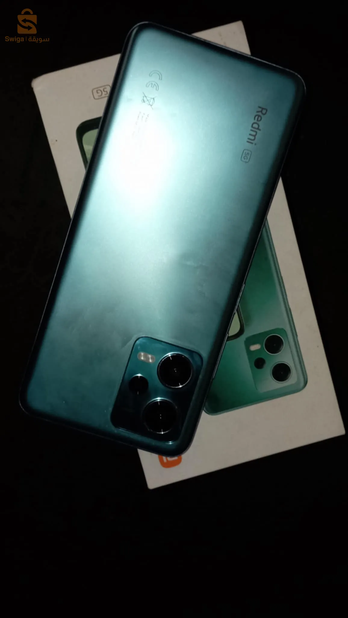 4/128 GB 
écran amoled 
batterie 5000
avec tt accessoires