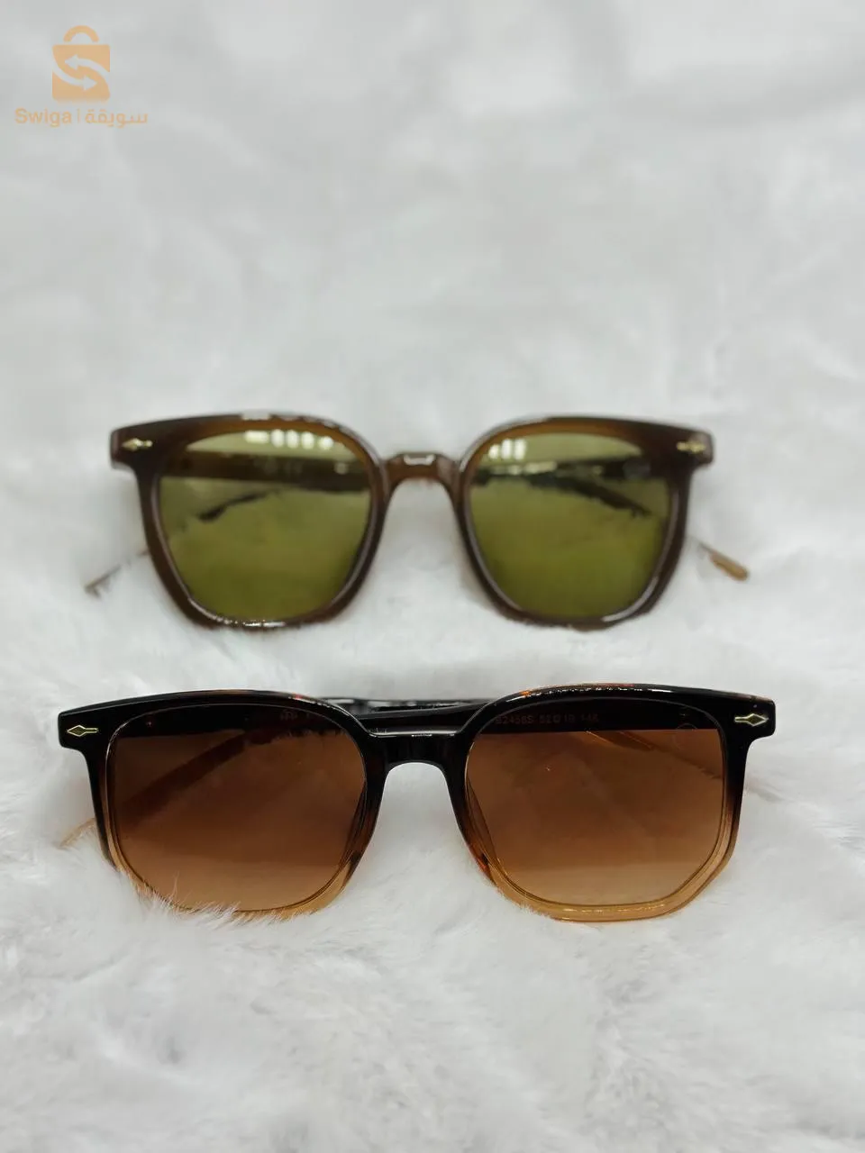 Lunette de soleil PRADA NV modèle + pochette gratuit