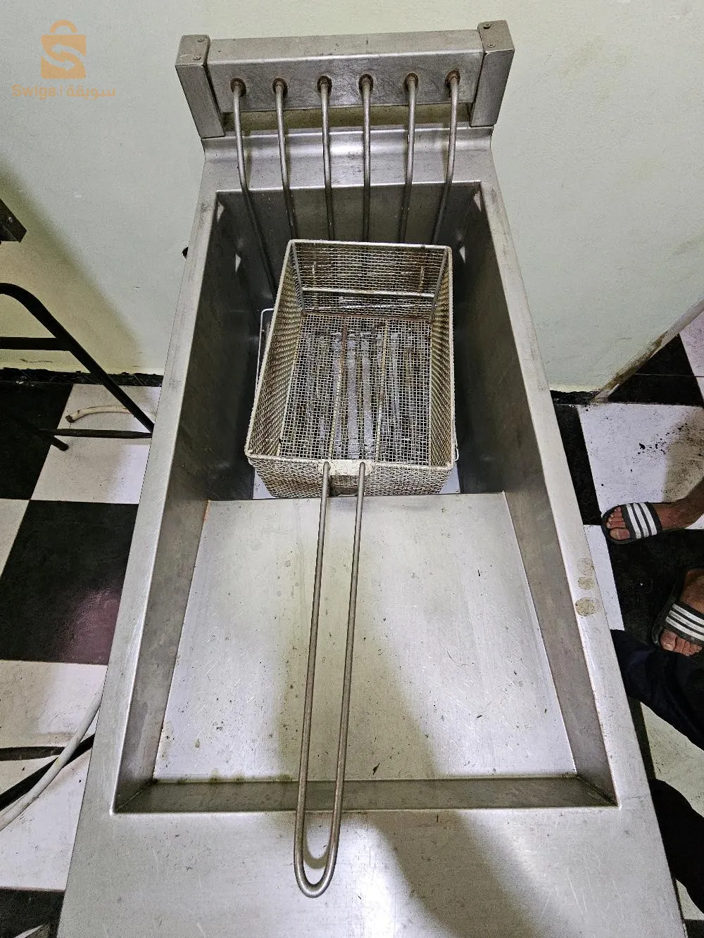 قش جديد نبيع بالحاجة ونبيع مع بعضاهم المهتم يتواصل بيا 
0664698564