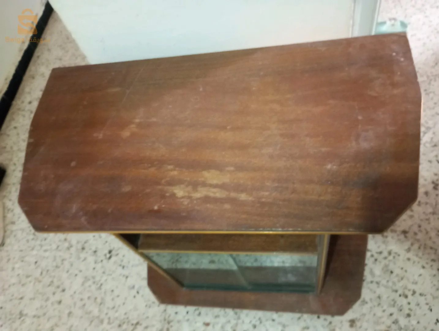 طاولة تلفاز صغير