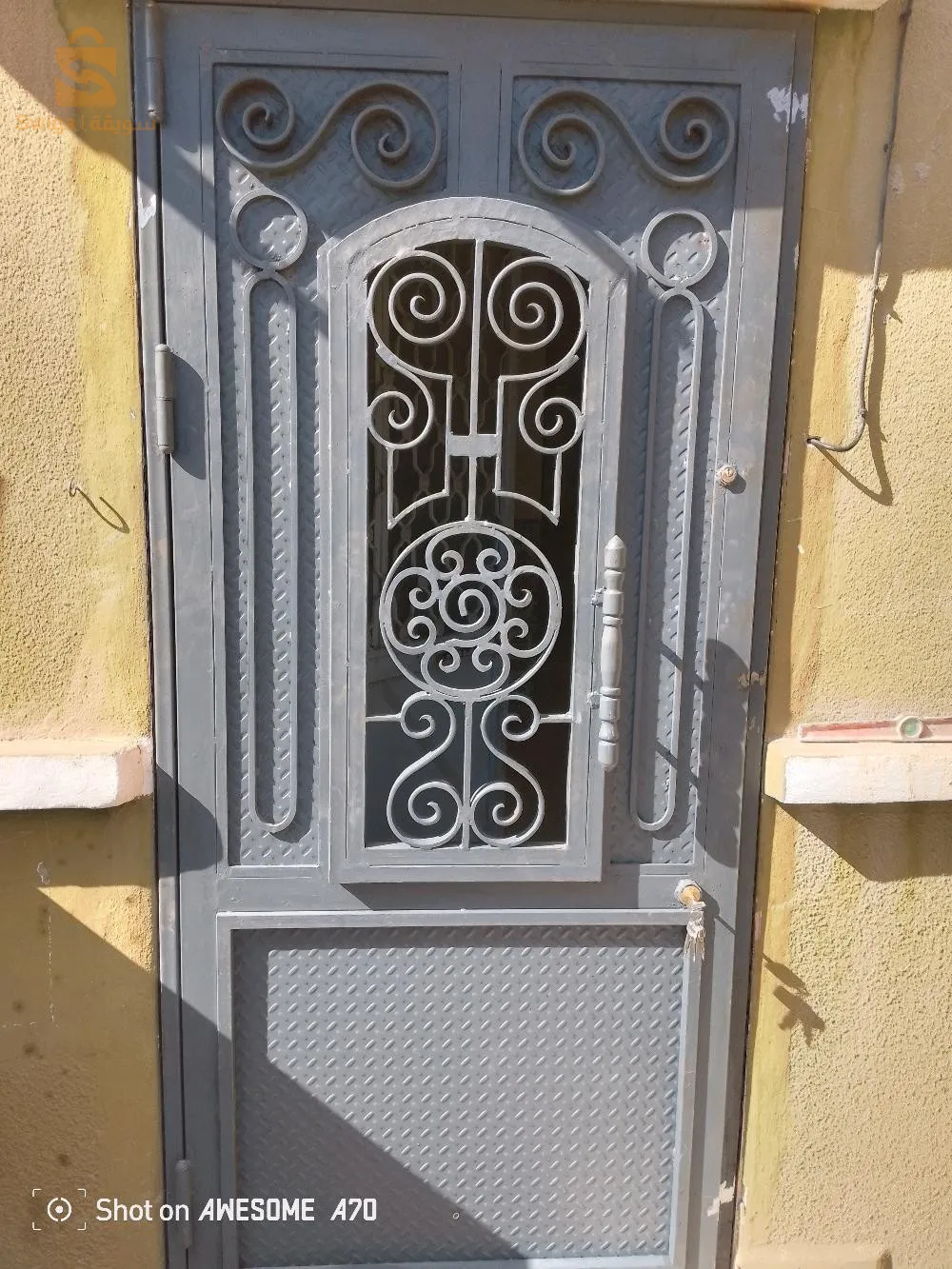 سلام عليكم مرحبا بكم عمل متقون 
لي تعجبه خدمة يعيط