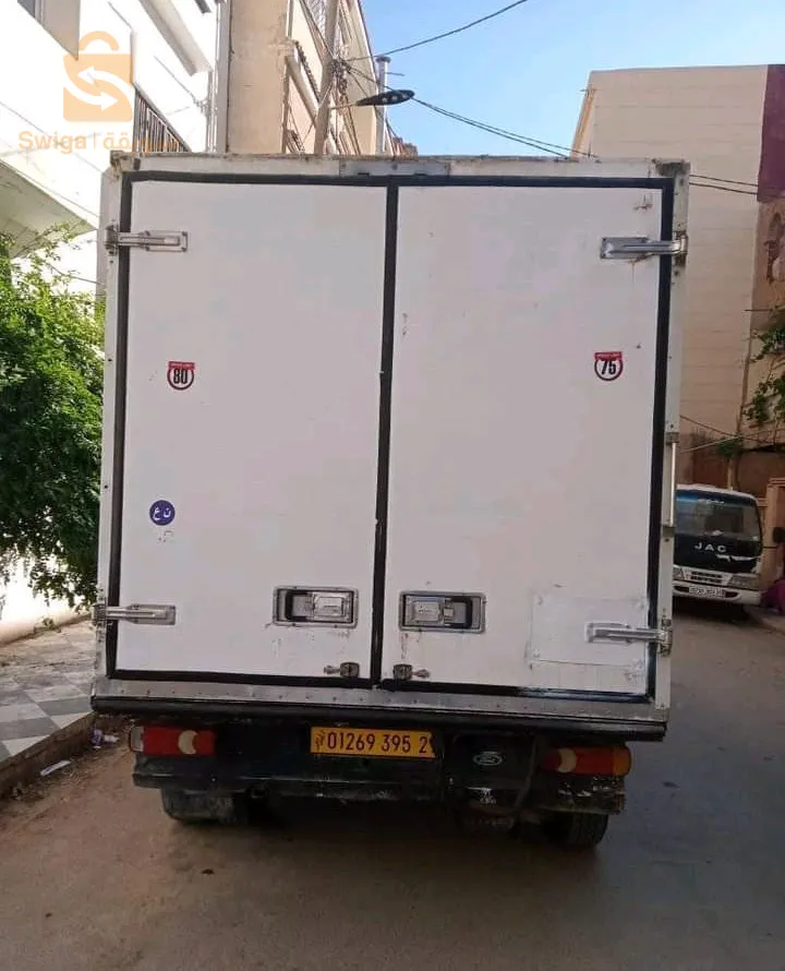 شاحنة من نوع فورد الله يبارك تاع خدمة تاع زغدة متعدد الفائدة (التجارة _الهجرة ......) مربح للمال