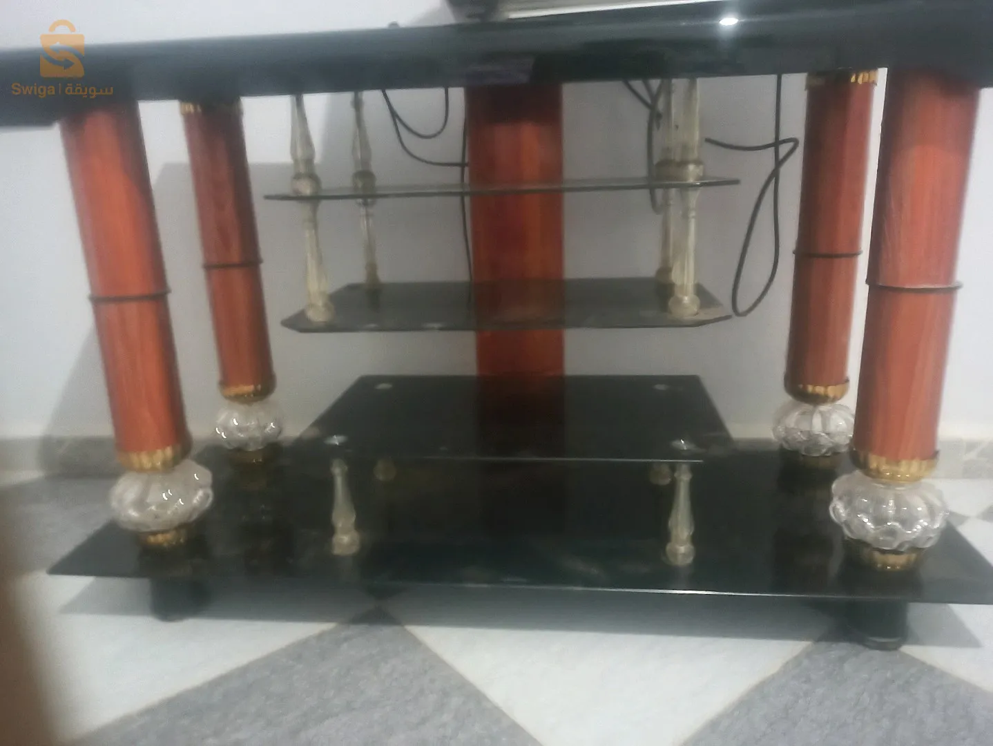 طاولة تيليفزيون