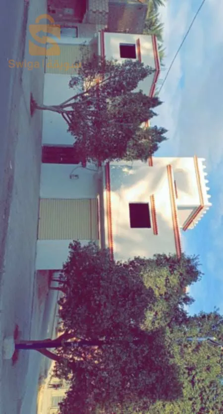 منزل طابق السفلي و العلوي للكراء التجاري.