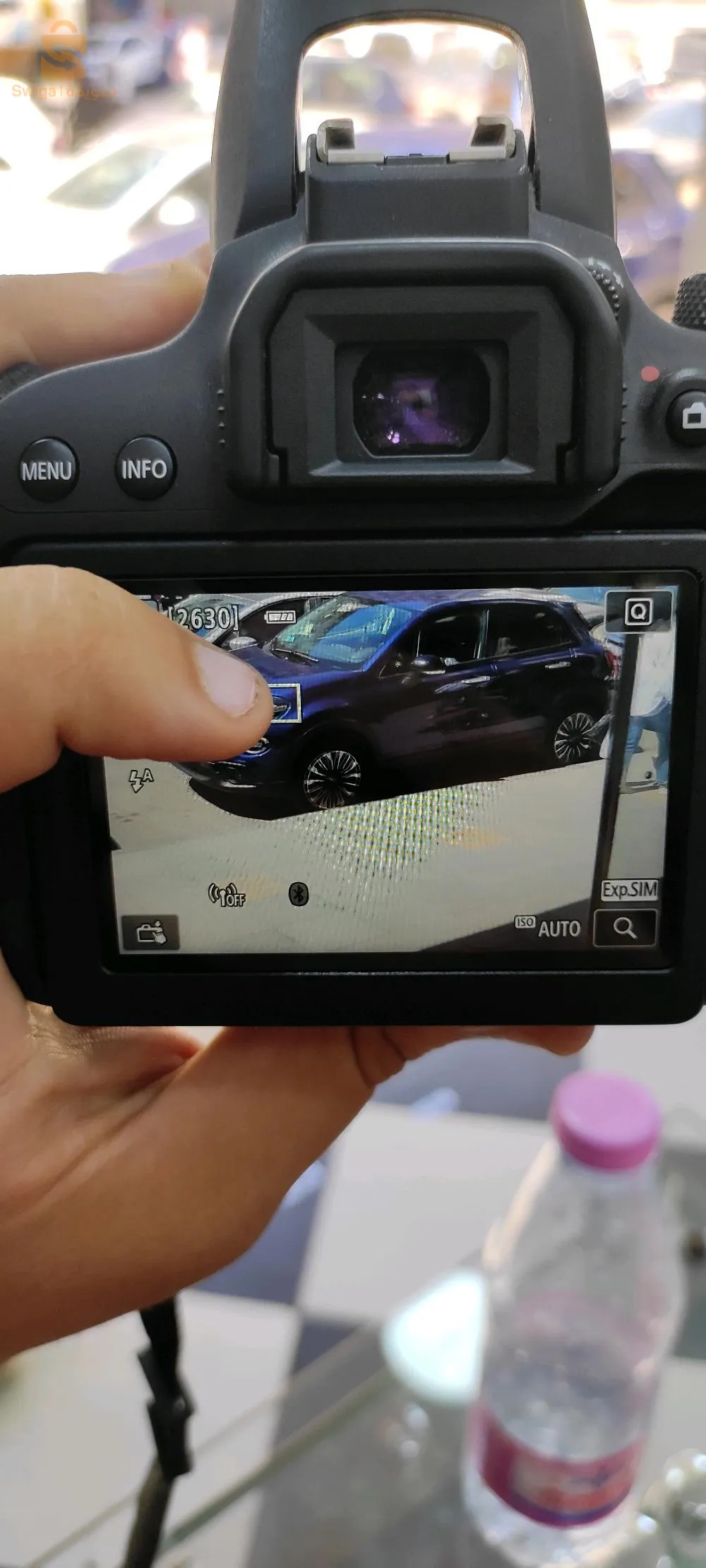 ٱلة تصوير كانون 800D لم تستخدم إلا قليلا حالة جديدة عدد الكبسات 1.6k