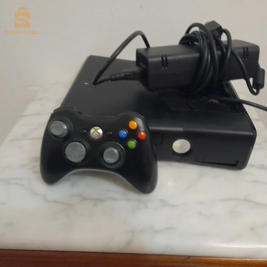 xbox 360  250jiga  فيه 32لعبة مقليتشي .ومفلاشي .فيه قاع دوزانو